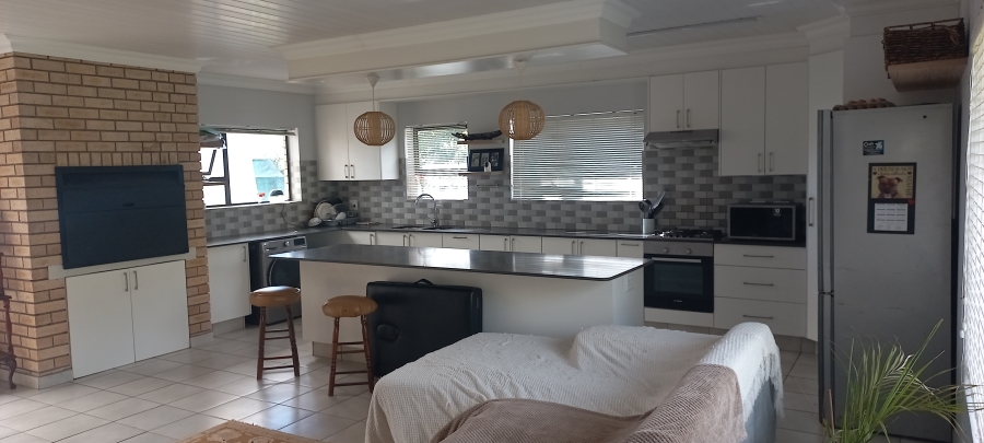 2 Bedroom Property for Sale in Fraaiuitsig Western Cape